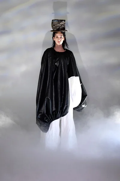Look 3